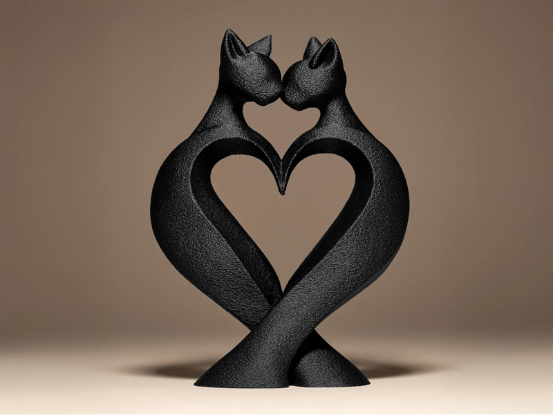 Liebende Katzen – Skulptur in Herzform