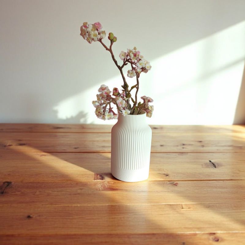 Moderne Vase Amirèl aus dem 3D-Drucker mit strukturierter Oberfläche, ideal für Trockenblumen