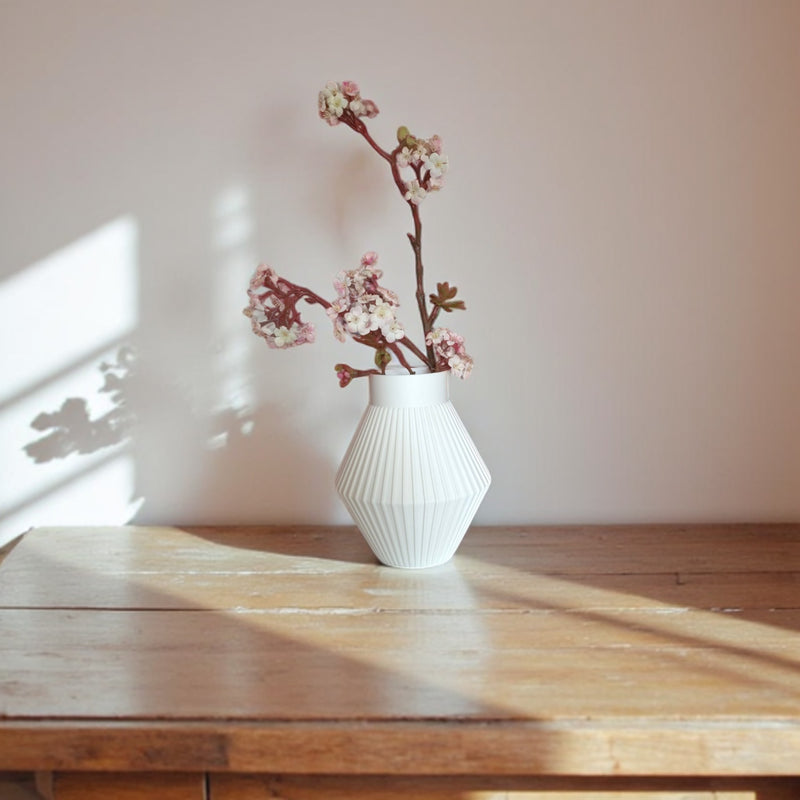 3D-gedruckte Vase Élaria mit organischer Linienführung und mattem Finish
