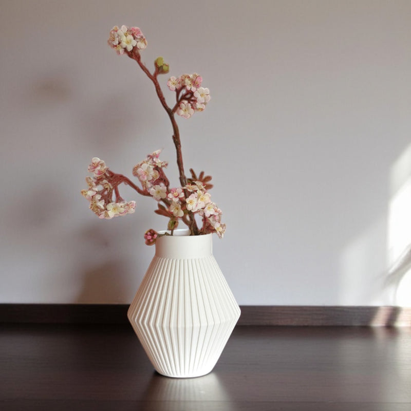 3D-gedruckte Vase Élaria mit organischer Linienführung und mattem Finish