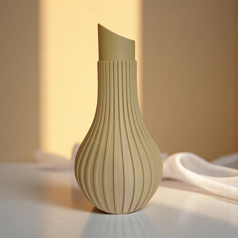 Minimalistische 3D-gedruckte Vase Amélie mit eleganter, geschwungener Form in matten finish