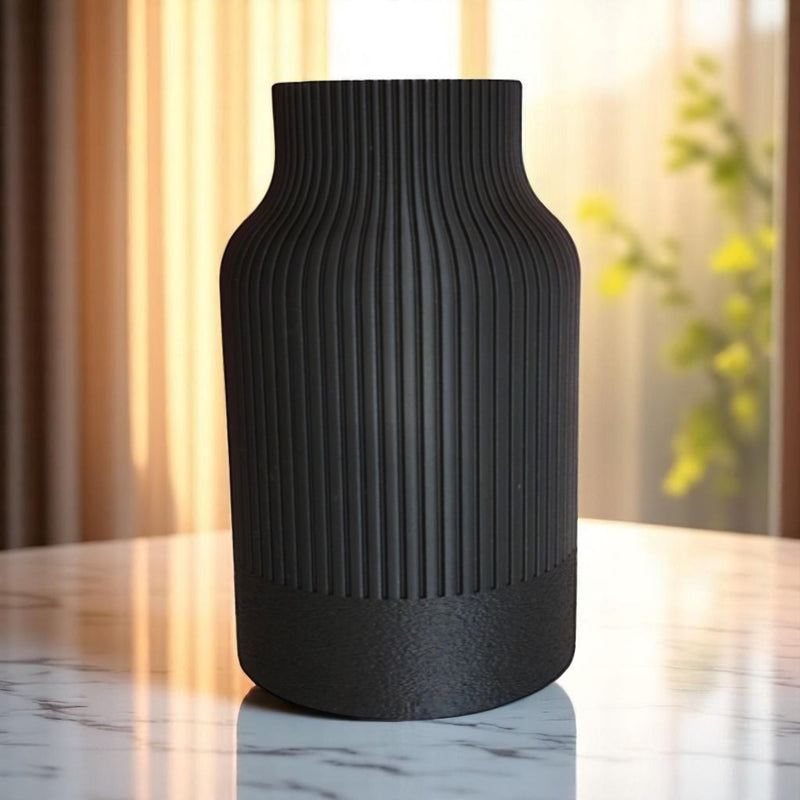 Moderne Vase Amirèl aus dem 3D-Drucker mit strukturierter Oberfläche, ideal für Trockenblumen