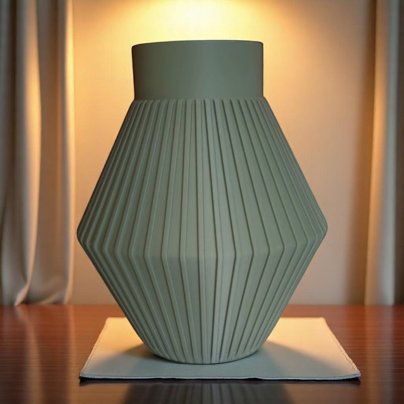 3D-gedruckte Vase Élaria mit organischer Linienführung und mattem Finish