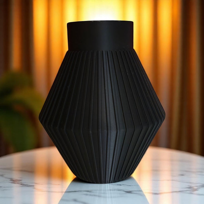 3D-gedruckte Vase Élaria mit organischer Linienführung und mattem Finish