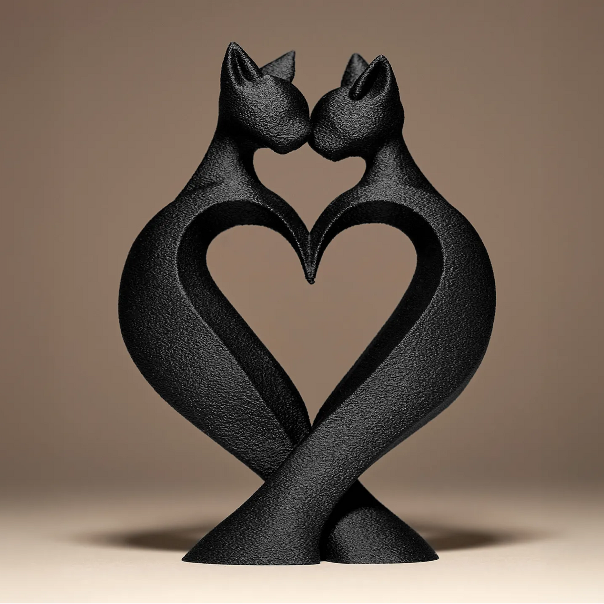 Liebende Katzen – Skulptur in Herzform