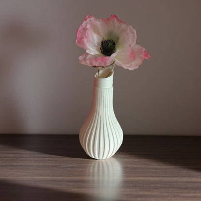 Minimalistische 3D-gedruckte Vase Amélie mit eleganter, geschwungener Form in matten finish