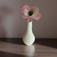 Minimalistische 3D-gedruckte Vase Amélie mit eleganter, geschwungener Form in matten finish