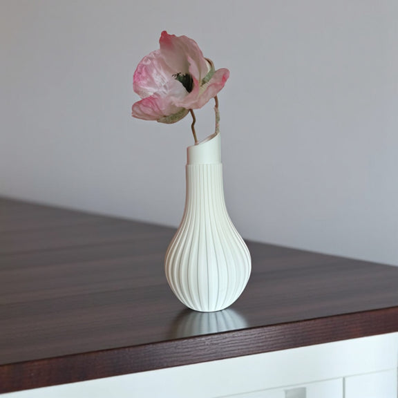 Minimalistische 3D-gedruckte Vase Amélie mit eleganter, geschwungener Form in matten finish