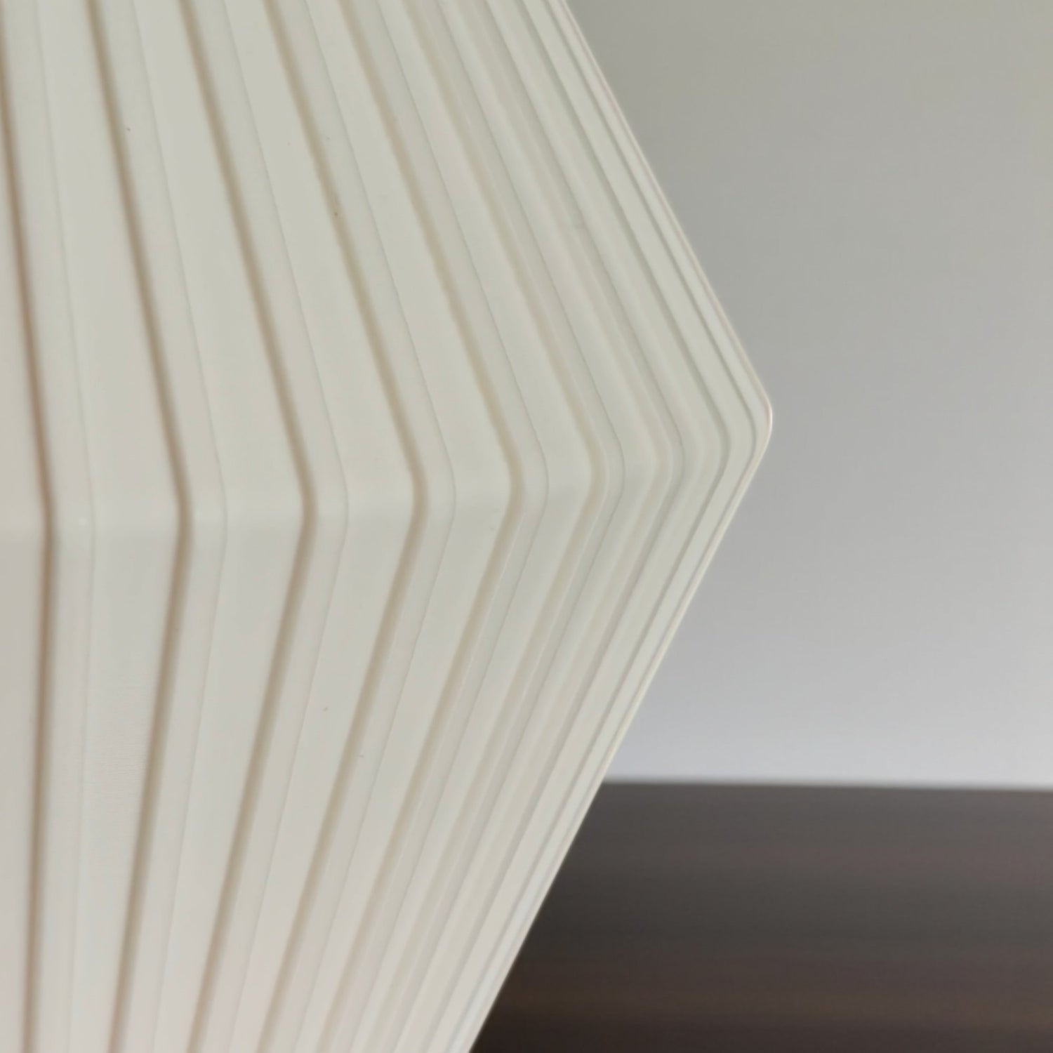 3D-gedruckte Vase Élaria mit organischer Linienführung und mattem Finish