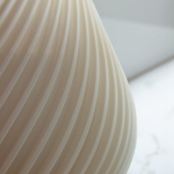 Vase Mireya im skulpturalen Design, 3D-gedruckt in natürlichem Farbton