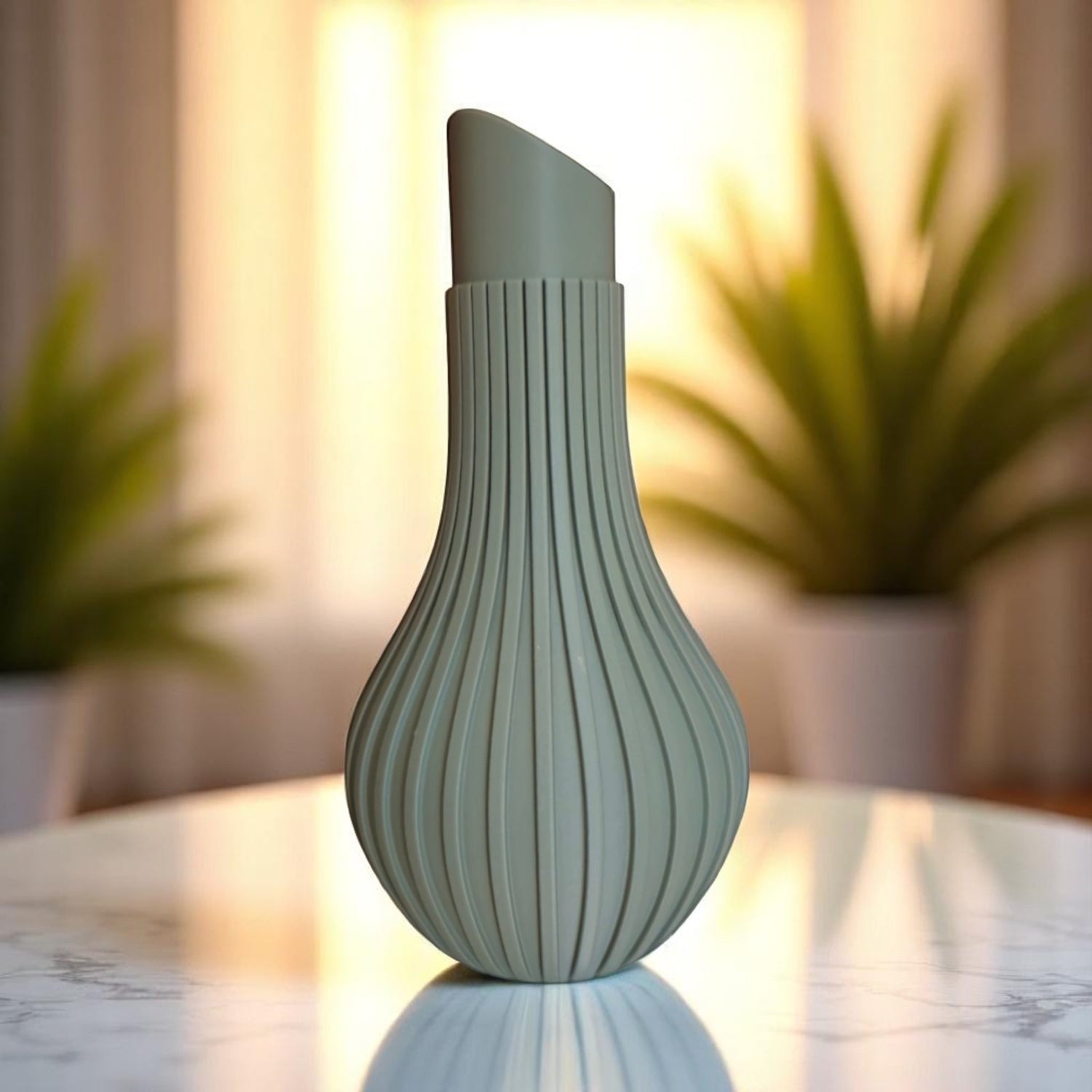 Minimalistische 3D-gedruckte Vase Amélie mit eleganter, geschwungener Form in matten finish
