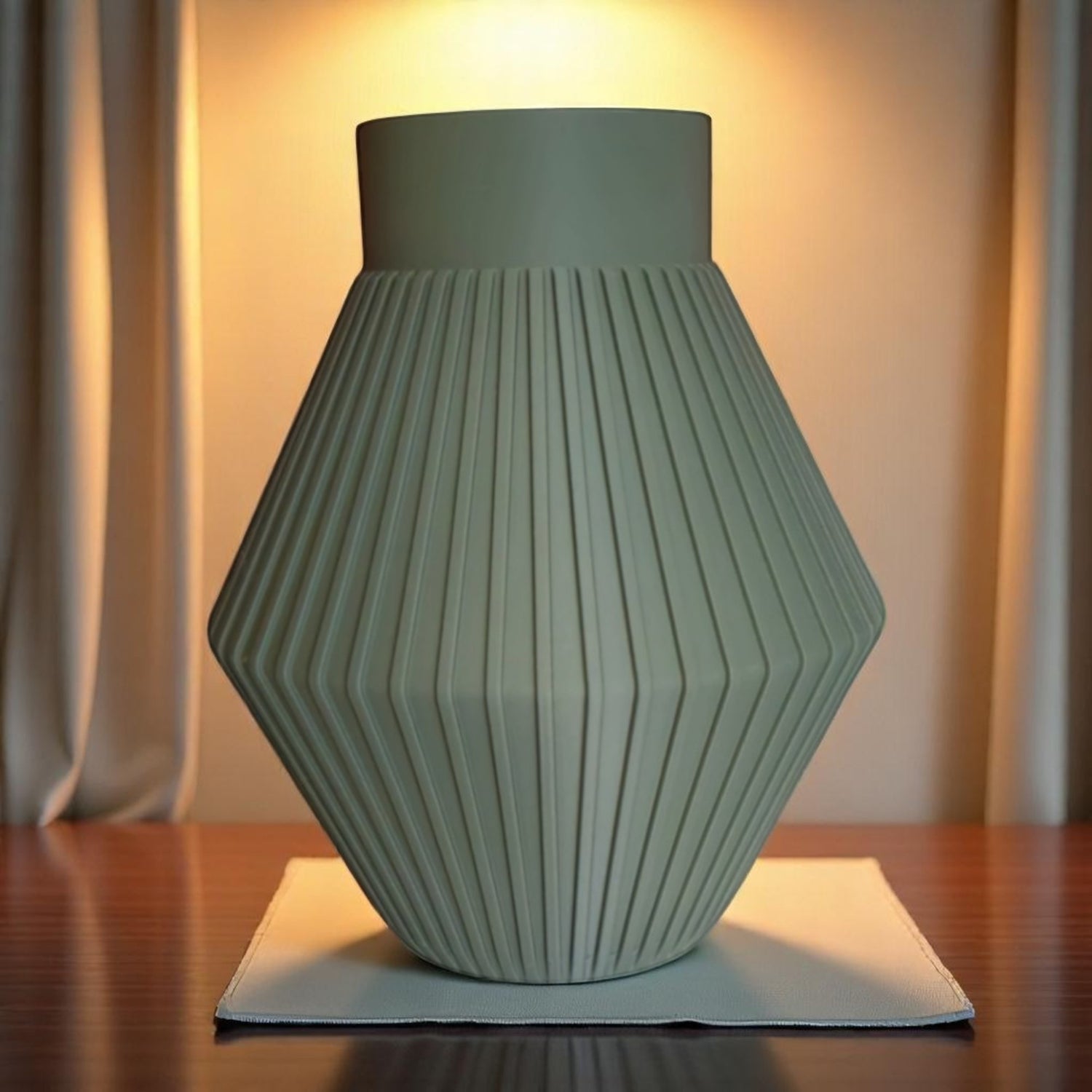 3D-gedruckte Vase Élaria mit organischer Linienführung und mattem Finish
