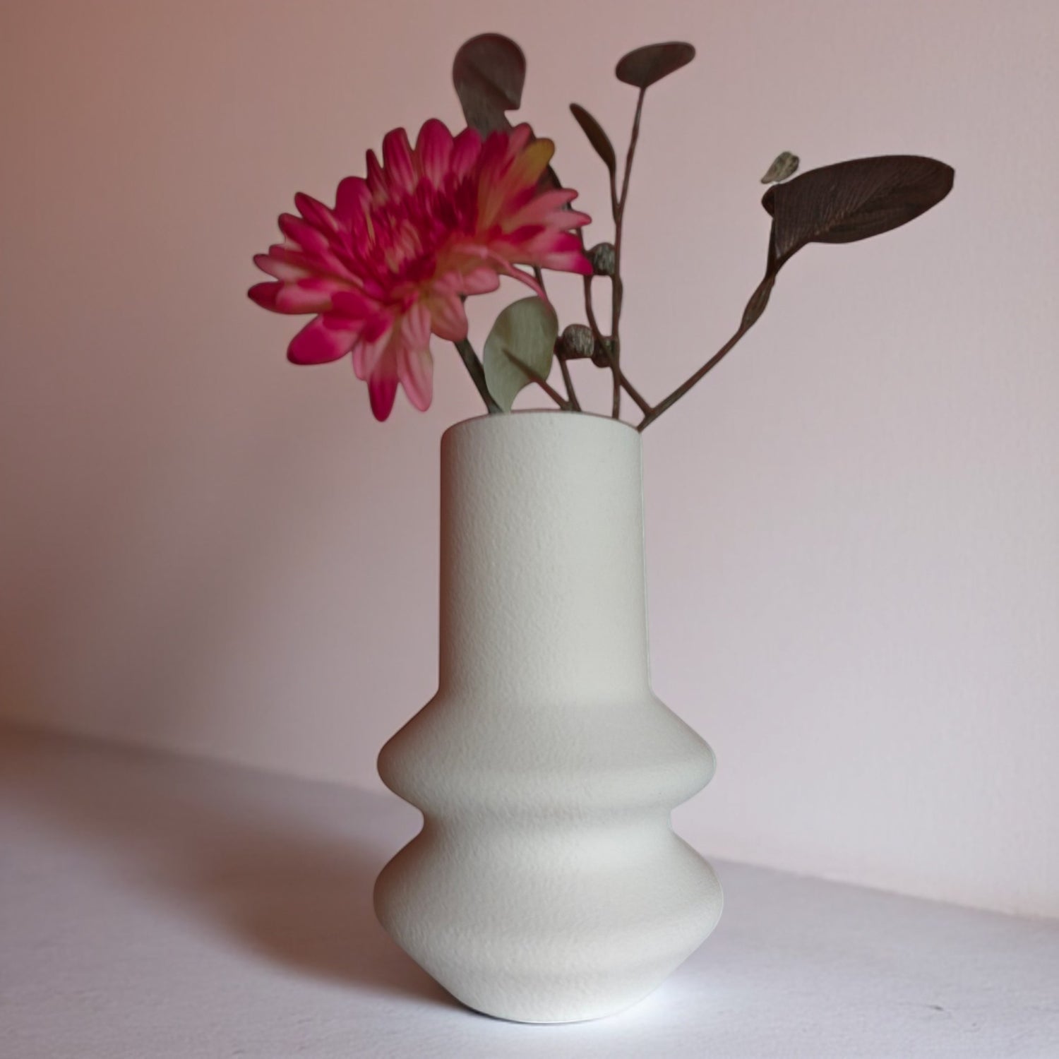 Vase Séraya mit wellenartiger Struktur, 3D-gedruckt für moderne Wohnakzente